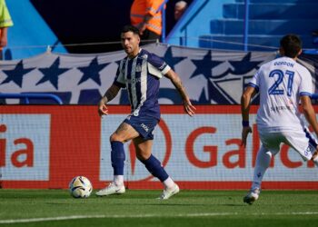 Talleres visita a Vélez