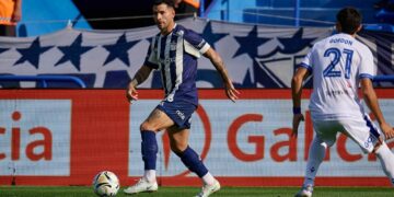 Talleres visita a Vélez