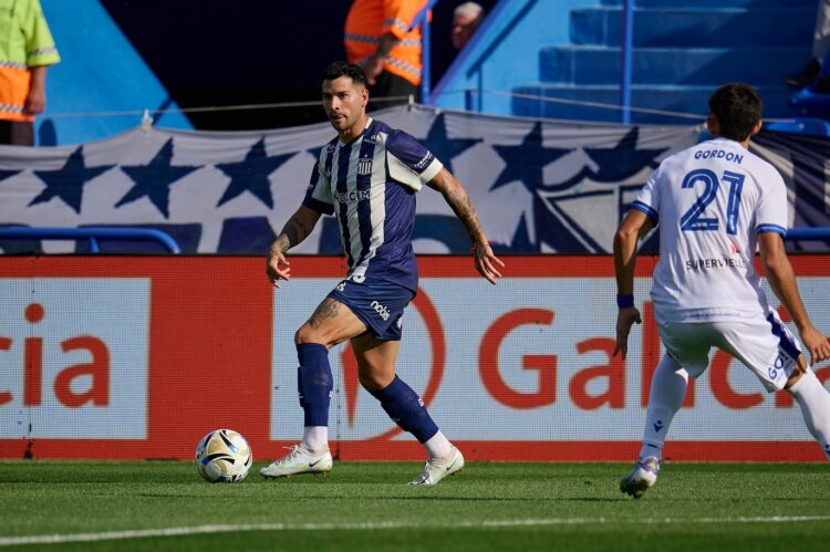 Talleres visita a Vélez