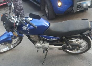 La motocicleta Honda Titán del detenido.