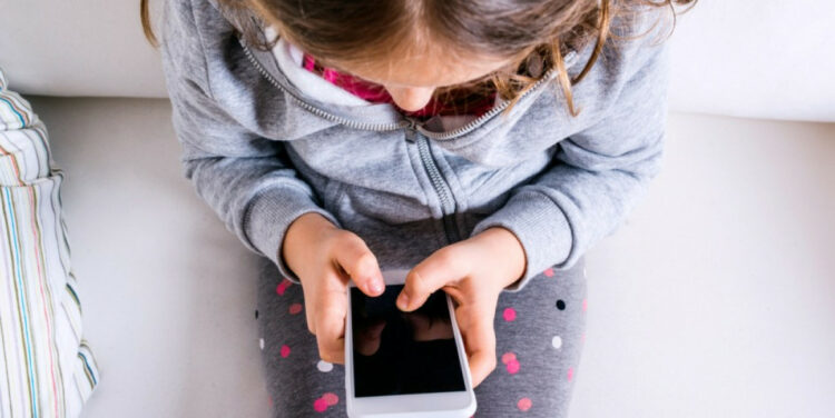 El Día Nacional de la Lucha contra el Grooming busca generar conciencia sobre los riesgos del ciberacoso y promover una ciudadanía digital segura que proteja los derechos de niños, niñas y adolescentes en el entorno virtual.