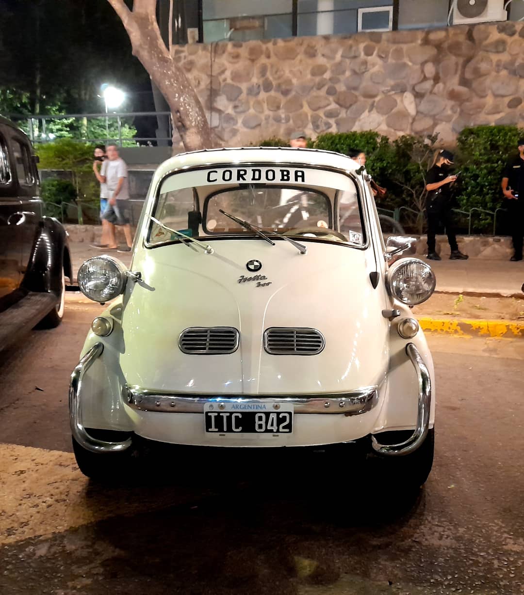 Los autos antiguos rugen en La Noche de los Museos Los autos antiguos rugen en La Noche de los Museos