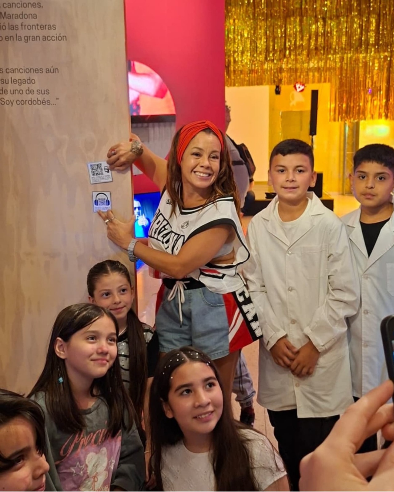 Cada pieza incorpora traducción a Lengua de Señas Argentina (LSA) mediante la plataforma DILLO.