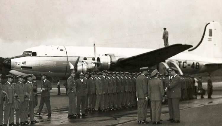 Douglas C-54 matrícula TC-48.