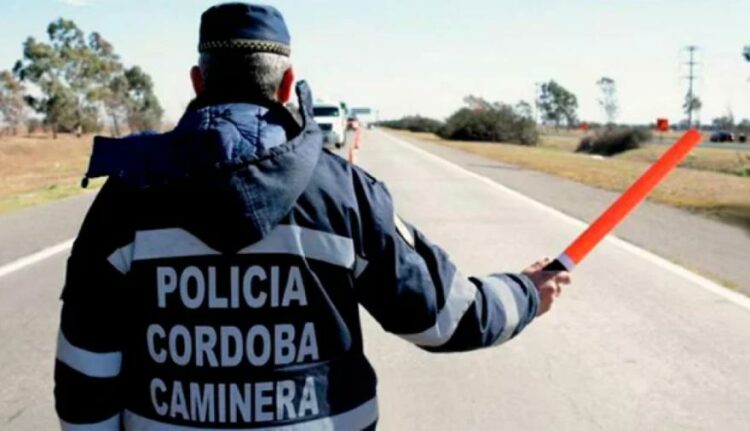 La oficial Milagros Cuello, de 24 años, murió al ser embestida por una camioneta mientras realizaba un control de tránsito sobre la Ruta 9, en cercanías de Oliva, en un hecho que conmocionó a toda Córdoba.