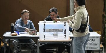 Chile elige a su nuevo presidente en un balotaje muy polarizado Chile elige a su nuevo presidente en un balotaje muy polarizado