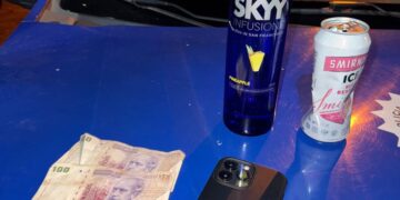 Detuvieron a un joven que intentó sobornar a policías tras un accidente en Argüello El detenido, junto con los elementos incautados, fue trasladado a sede policial y quedó a disposición de la Justicia.