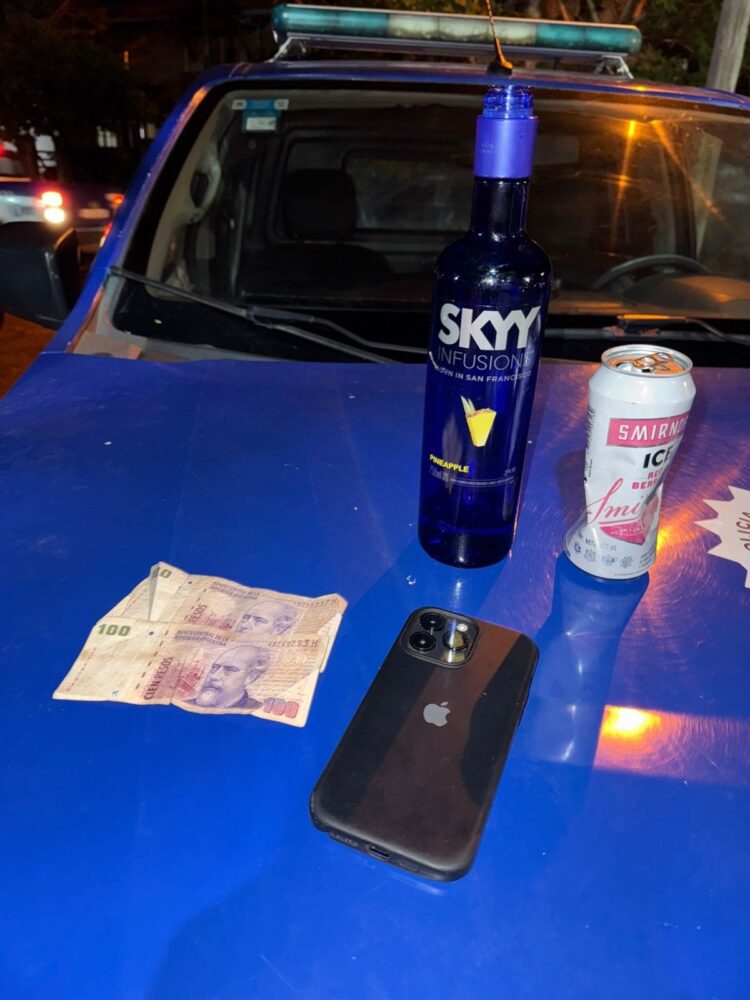 El detenido, junto con los elementos incautados, fue trasladado a sede policial y quedó a disposición de la Justicia.