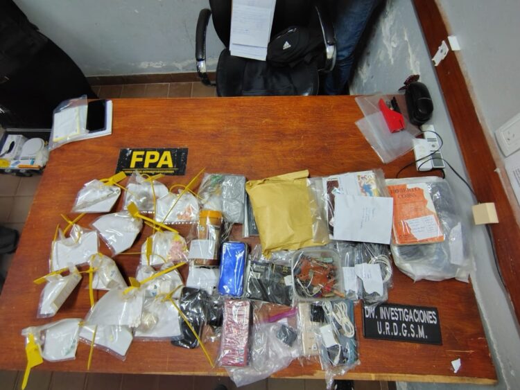Elementos secuestrados durante el allanamiento en el Establecimiento Penitenciario N.º 5 de Villa María