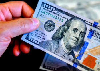 El dólar abre sin cambios en el Banco Nación en una semana corta