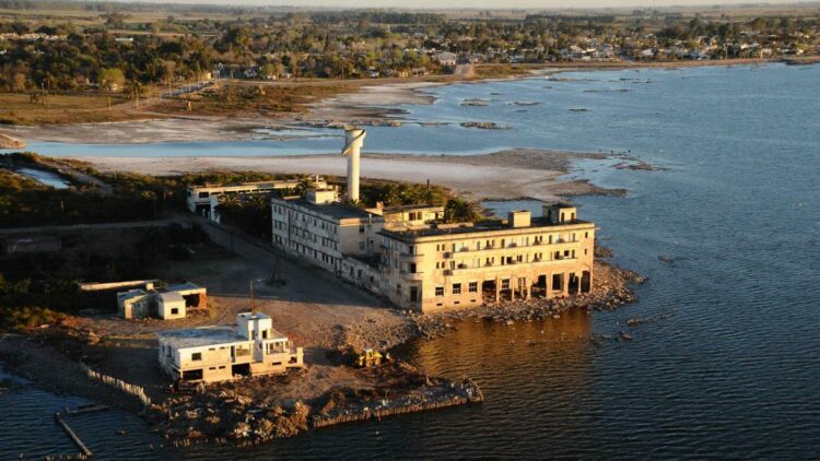 Tras una batalla judicial de 15 años, ordenan desalojar el Museo Gran Hotel Viena La Justicia ordenó desalojar el Museo Gran Hotel Viena y devolver el edificio a su propietaria privada.