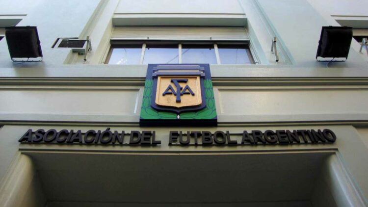 una empresa que administraba la recaudación internacional de la AFA es investigada por el presunto desvío de millones de dólares a sociedades sin actividad real en Estados Unidos.