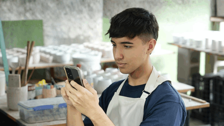 Para ser monotributista se deben cumplir determinados parámetros en términos de facturación anual, superficie de locales, energía eléctrica consumida y monto de alquiler del local/es.