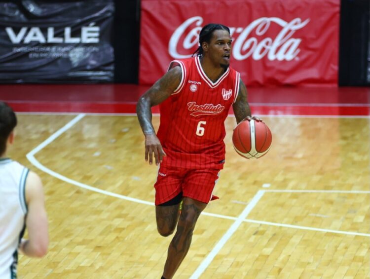 Ahmed Hill no seguirá en Instituto y ya buscan reemplazo