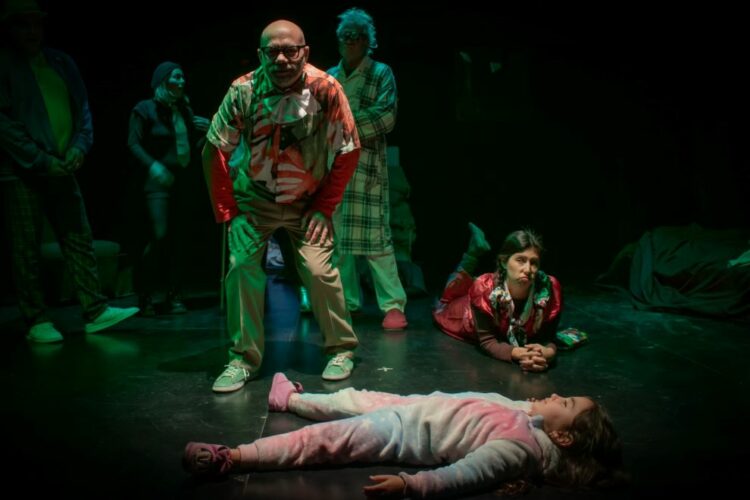 “Al Final de la Cuerda”, una comedia de Teatro Máscara que vuelve a escena con humor físico y juego actoral en Espacio Máscara.