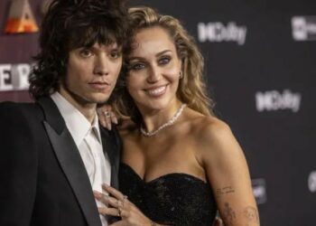 Miley Cyrus se compromete con Maxx Morando tras cuatro años de relación