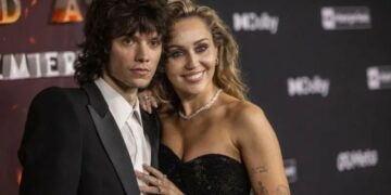 Miley Cyrus se compromete con Maxx Morando tras cuatro años de relación