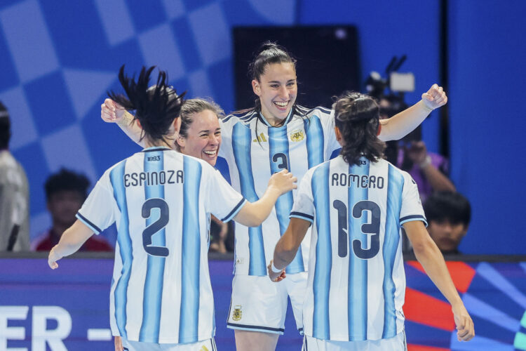 La alegría argentina con el triunfo y pase a la semifinal.