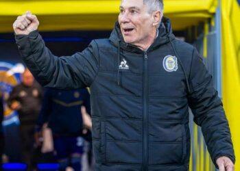 Ariel Holan dejó de ser el entrenador de Rosario Central