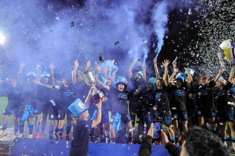 Las Piratas van por la gloria y se define al mejor campeón de la Liga Profesional Las Piratas festejaron su primera estrella en la máxima categoría del fútbol argentino.