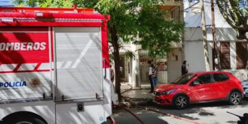 Bomberos controlaron un incendio en un edificio Bomberos controlaron un incendio en un edificio