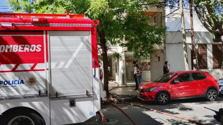 Bomberos controlaron un incendio en un edificio Por fortuna, no hubo personas heridas.