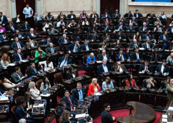 Diputados asumen sus bancas y el Gobierno busca sesión express