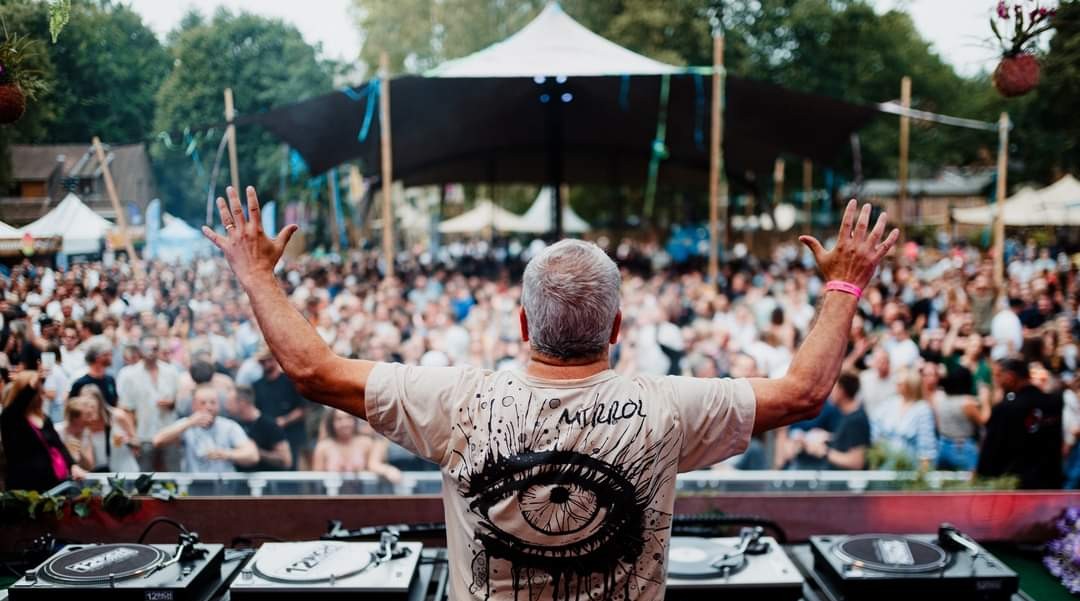 Carlos Willengton: La música retrospectiva no está pensada para la gente que vivió los 80