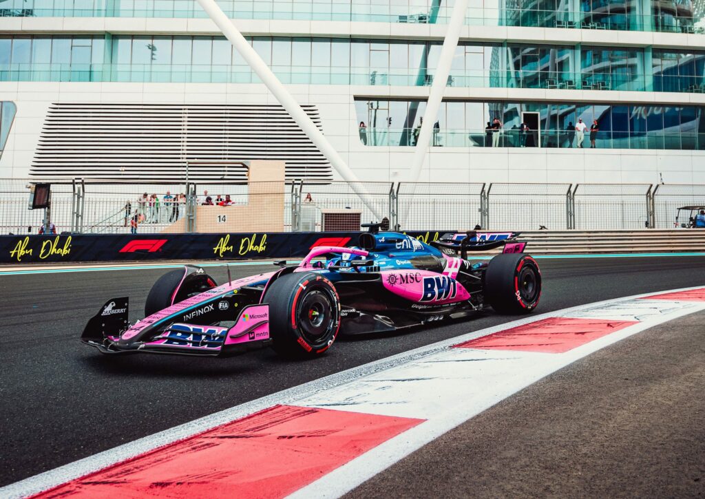 Colapinto quedó último en la clasificación del GP de Abu Dhabi y largará 20º