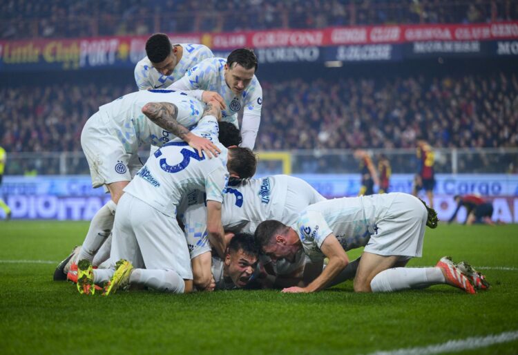 Con gol de Lautaro Martínez, Inter venció al Genoa y es líder de la Serie A La celebración en el triunfo del conjunto milanés.