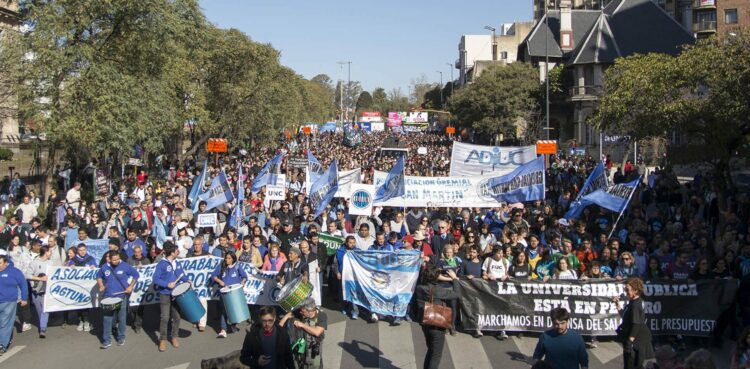 Un informe de la UNC reveló que la conflictividad laboral en Córdoba creció de forma sostenida y alcanzó más de 900 reclamos en dos años y medio, con fuerte protagonismo del sector público y escasas respuestas oficiales.