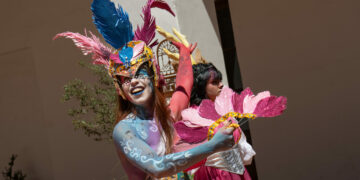 «Unquillo es cultura y un pueblo de artistas», celebró Valli en la apertura de los Corsos 2026