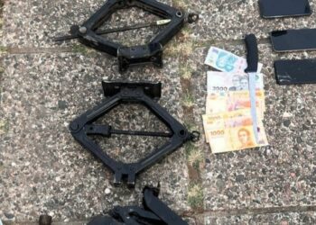 Detuvieron a un hombre y a un menor tras un asalto a un conductor de aplicación