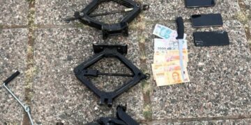 Detuvieron a un hombre y a un menor tras un asalto a un conductor de aplicación Detuvieron a un hombre y a un menor tras un asalto a un conductor de aplicación