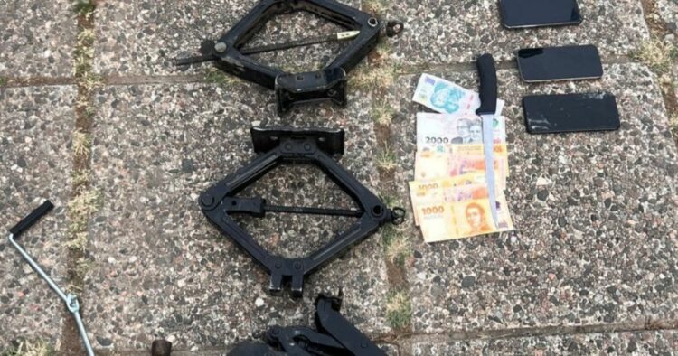 Detuvieron a un hombre y a un menor tras un asalto a un conductor de aplicación Foto: Policía de Córdoba.