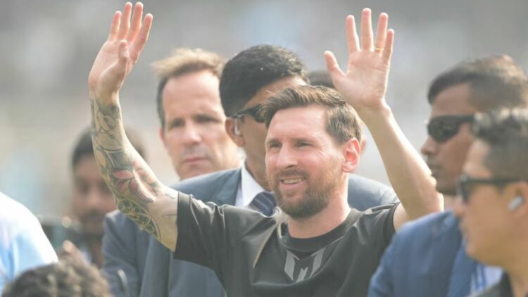 Disturbios durante la visita de Lionel Messi a India: investigan fallas en la organización El caos que se originó en la visita de Messi a India (Photo by Dibyangshu SARKAR / AFP).