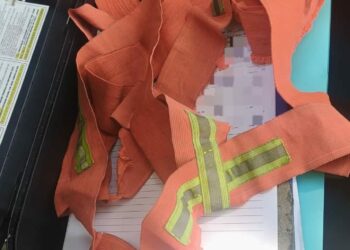 La Policía secuestró los chalecos que llevaban los detenidos.