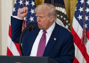 EE.UU. suspende solicitudes de inmigración de 19 países