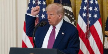 EE.UU. suspende solicitudes de inmigración de 19 países