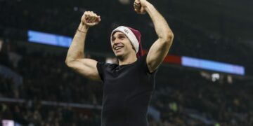 El “Dibu” Martínez fue clave en la victoria del Aston Villa