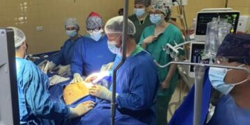 Realizan la primera cirugía mínimamente invasiva para corregir pectus excavatum El Hospital Infantil Municipal realizó su primera cirugía mínimamente invasiva para corregir pectus excavatum