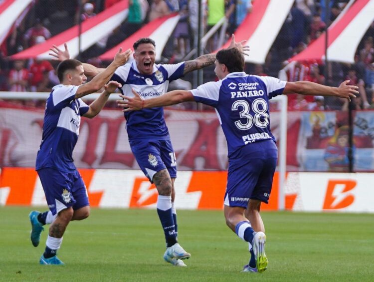 Gimnasia y Esgrima de La Plata se metió entre los mejores cuatro del campeonato.