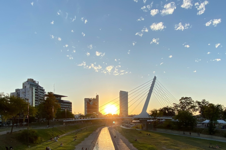 El gobierno de Llaryora gira hacia la agenda libertaria