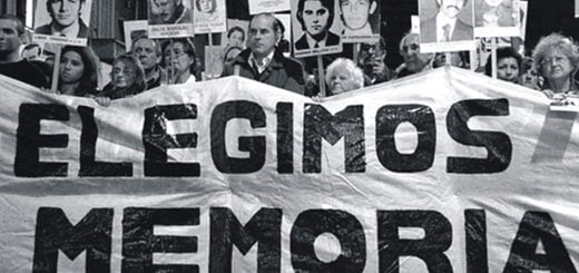 Argentina celebra la restauración democrática y reafirma el valor de los derechos humanos En esta fecha, la memoria vuelve a desafiar a la impunidad y recuerda que la democracia se sostiene nombrando lo que otros intentaron borrar.