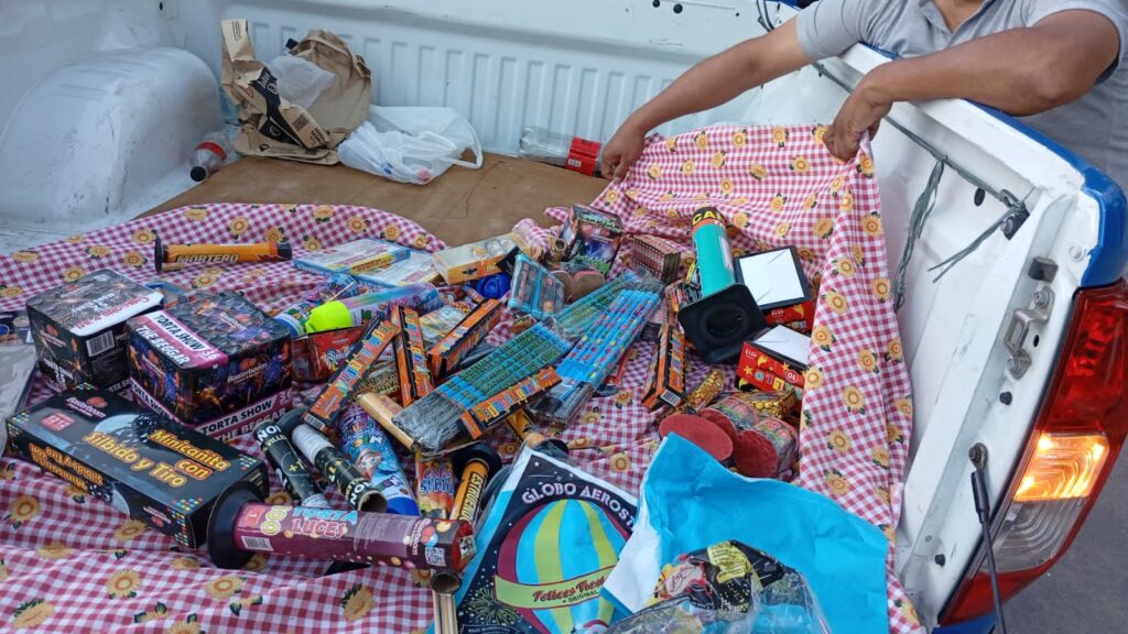 Elementos de pirotecnia retirados de circulación durante operativos de fiscalización por las fiestas de fin de año.