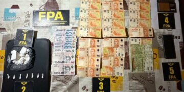 Drogas, dinero en efectivo, vehículos y elementos utilizados para la comercialización, todo lo incautado durante el allanamiento en Bell Ville.