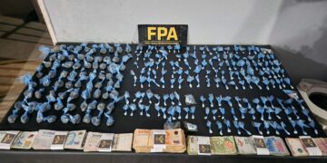 Dinero y estupefacientes incautados.