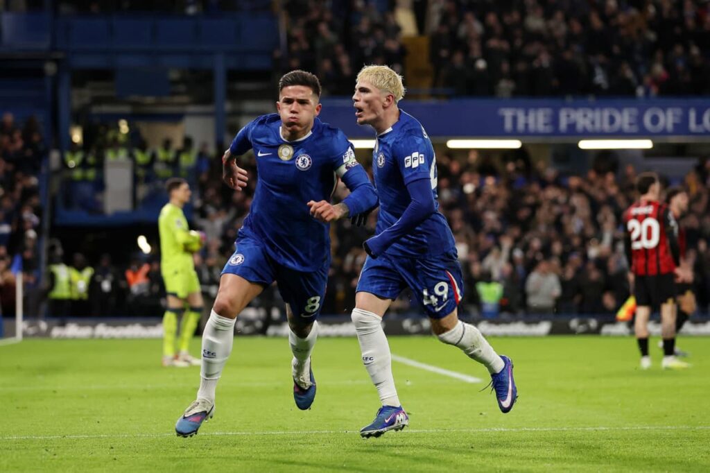 Enzo Fernández brilló con un golazo y el Dibu Martínez tuvo una tarde para el olvido