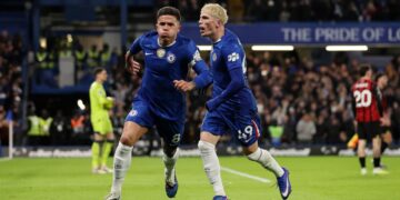 Enzo Fernández brilló con un golazo y el Dibu Martínez tuvo una tarde para el olvido