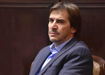 Faroni no puede salir del país.